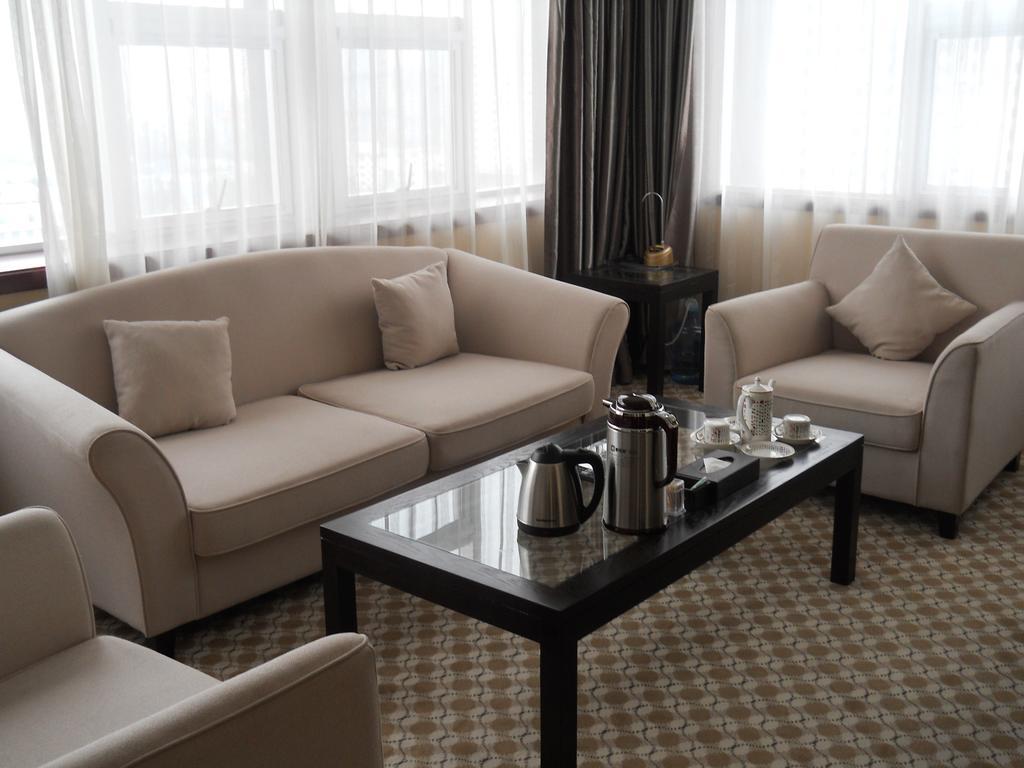 Yijing Holiday Hotel Yimeng Road Linyi  Zewnętrze zdjęcie