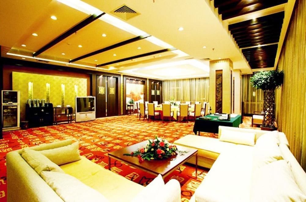 Yijing Holiday Hotel Yimeng Road Linyi  Zewnętrze zdjęcie