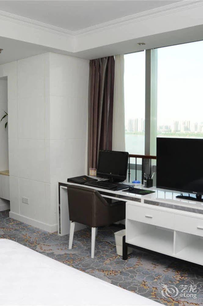 Yijing Holiday Hotel Yimeng Road Linyi  Zewnętrze zdjęcie