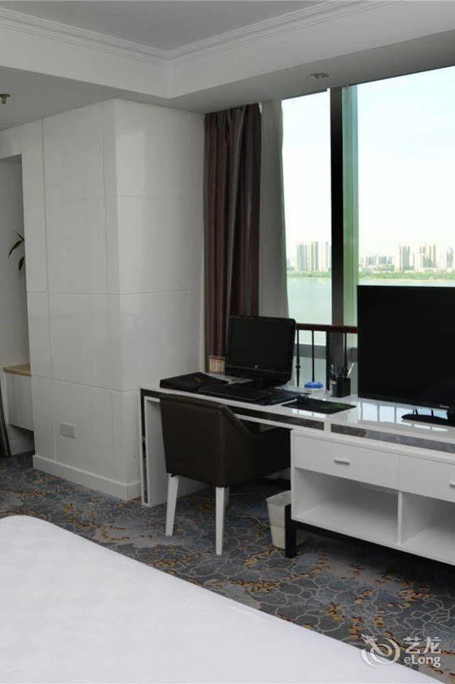 Yijing Holiday Hotel Yimeng Road Linyi  Zewnętrze zdjęcie